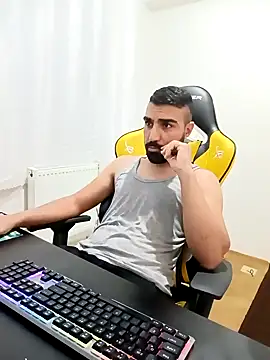 Snapshot of SertSikici022 chatting on December 8, 7:11 pm SertSikici022 online show from December 8, 7:11 pm