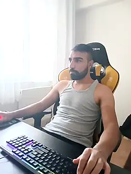 Snapshot of SertSikici022 chatting on December 9, 1:24 pm SertSikici022 online show from December 9, 1:24 pm