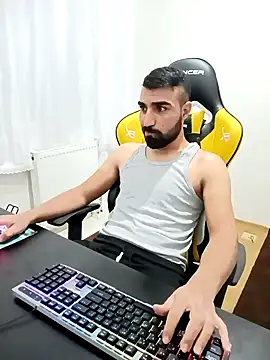 Snapshot of SertSikici022 chatting on December 9, 7:50 pm SertSikici022 online show from December 9, 7:50 pm