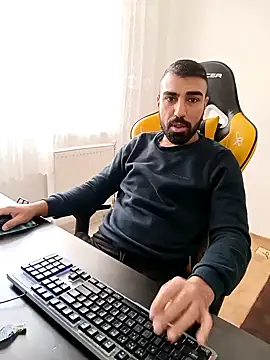 Snapshot of SertSikici022 chatting on December 10, 11:43 am SertSikici022 online show from December 10, 11:43 am