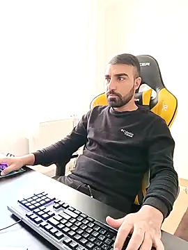 Snapshot of SertSikici022 chatting on December 15, 12:17 pm SertSikici022 online show from December 15, 12:17 pm