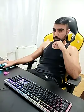 Snapshot of SertSikici022 chatting on December 15, 6:26 pm SertSikici022 online show from December 15, 6:26 pm