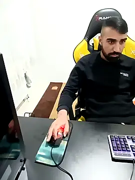 Snapshot of SertSikici022 chatting on December 18, 5:52 pm SertSikici022 online show from December 18, 5:52 pm