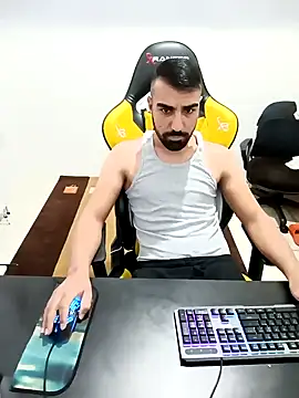 Snapshot of SertSikici022 chatting on December 19, 2:13 pm SertSikici022 online show from December 19, 2:13 pm