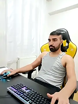 Snapshot of SertSikici022 chatting on December 19, 9:06 pm SertSikici022 online show from December 19, 9:06 pm