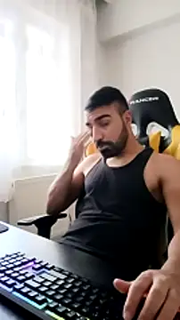 Snapshot of SertSikici022 chatting on December 26, 1:10 pm SertSikici022 online show from December 26, 1:10 pm