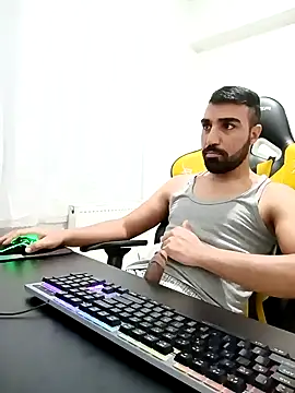 Snapshot of SertSikici022 chatting on December 30, 7:21 pm SertSikici022 online show from December 30, 7:21 pm