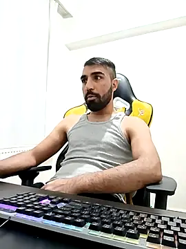 Snapshot of SertSikici022 chatting on February 24, 7:09 pm SertSikici022 online show from February 24, 7:09 pm