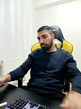 Snapshot of SertSikici022 chatting on February 25, 6:09 pm SertSikici022 online show from February 25, 6:09 pm