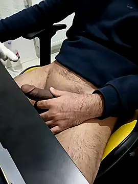 Snapshot of SertSikici022 chatting on March 7, 9:06 pm SertSikici022 online show from March 7, 9:06 pm