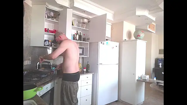 Snapshot of Tall_REC chatting on December 9, 12:19 pm Tall REC online show from December 9, 12:19 pm