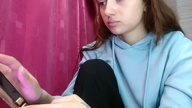 holy juli online show from February 28, 4:02 am