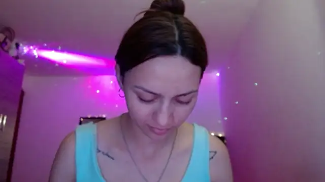 Snapshot of holy_juli chatting on May 7, 3:56 am holy juli online show from May 7, 3:56 am