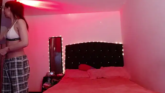 Snapshot of holy_juli chatting on May 10, 3:23 am holy juli online show from May 10, 3:23 am