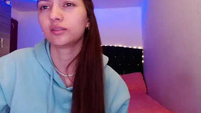 Snapshot of holy_juli chatting on May 18, 4:07 am holy juli online show from May 18, 4:07 am
