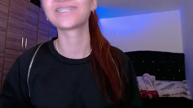 Snapshot of holy_juli chatting on June 7, 3:54 am holy juli online show from June 7, 3:54 am