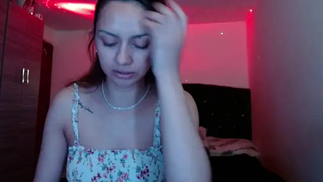 Snapshot of holy_juli chatting on June 9, 3:29 am holy juli online show from June 9, 3:29 am