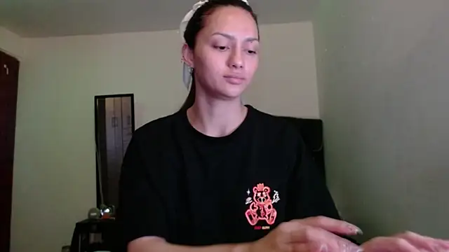 Snapshot of holy_juli chatting on July 1, 4:03 am holy juli online show from July 1, 4:03 am