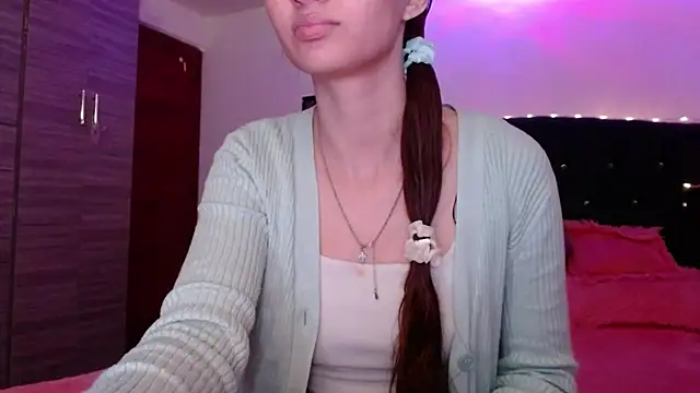 Snapshot of holy_juli chatting on July 14, 3:33 am holy juli online show from July 14, 3:33 am