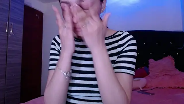 Snapshot of holy_juli chatting on July 16, 3:56 am holy juli online show from July 16, 3:56 am
