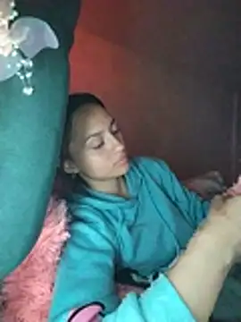 Snapshot of holy_juli chatting on July 30, 3:49 am holy juli online show from July 30, 3:49 am