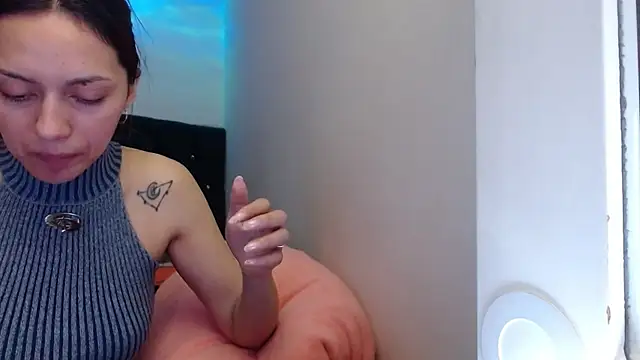 Snapshot of holy_juli chatting on August 3, 2:43 am holy juli online show from August 3, 2:43 am