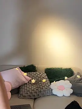 KellyOlsenbe online show from May 2, 8:14 pm
