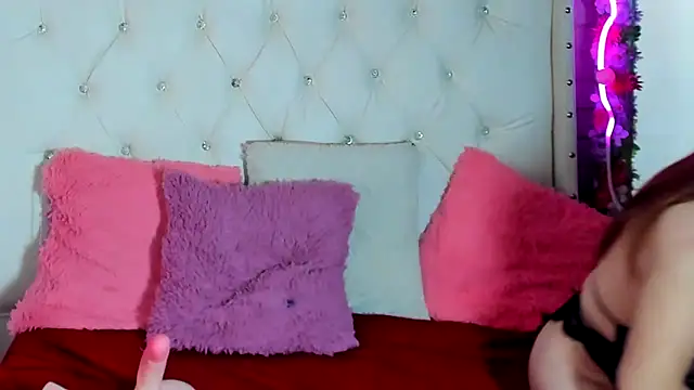 Snapshot of Samantha_mature56 chatting on February 22, 9:45 am Samantha mature56 online show from February 22, 9:45 am