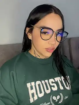 Snapshot of Nickiiiii chatting on February 7, 4:59 am Nickiiiii online show from February 7, 4:59 am