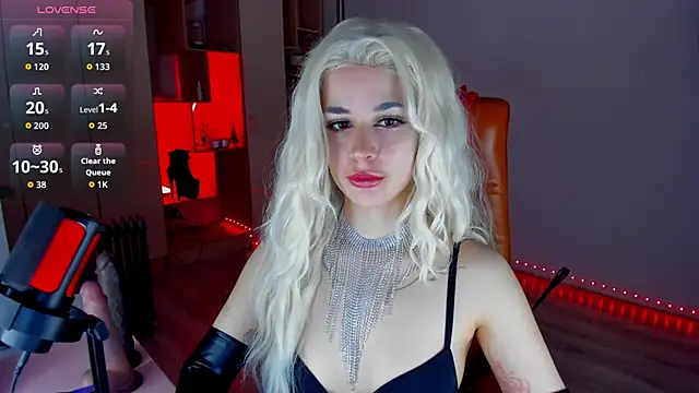 mollyposhh online show from December 15, 6:34 pm