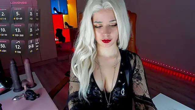 Snapshot of mollyposhh chatting on April 15, 6:15 pm mollyposhh online show from April 15, 6:15 pm
