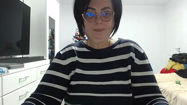 Amandamuller1982 online show from December 14, 9:30 pm