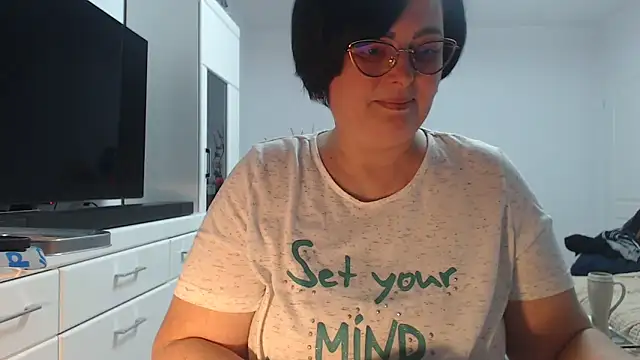 Amandamuller1982 online show from April 8, 7:25 pm