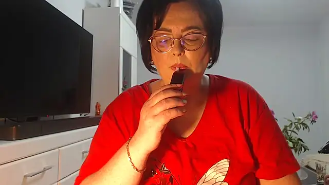 Amandamuller1982 online show from May 27, 7:00 pm