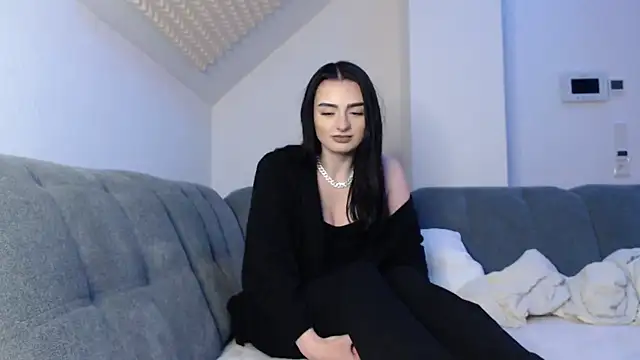 Snapshot of AdelinaAlia chatting on December 7, 9:11 pm AdelinaAlia online show from December 7, 9:11 pm