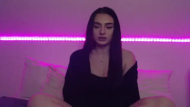 Snapshot of AdelinaAlia chatting on February 17, 7:31 pm AdelinaAlia online show from February 17, 7:31 pm