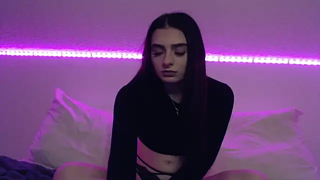 Snapshot of AdelinaAlia chatting on March 12, 9:35 pm AdelinaAlia online show from March 12, 9:35 pm