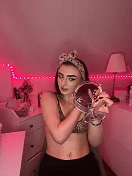 Snapshot of AdelinaAlia chatting on October 25, 11:29 am AdelinaAlia online show from October 25, 11:29 am