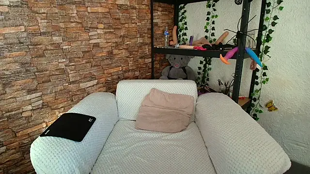 Snapshot of andradahot15 chatting on November 3, 1:34 pm andradahot15 online show from November 3, 1:34 pm