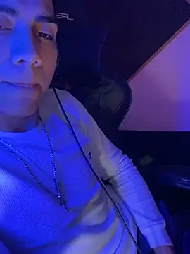 Snapshot of SkinnyHot444 chatting on December 8, 2:30 pm SkinnyHot444 online show from December 8, 2:30 pm