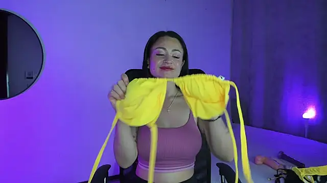 Snapshot of SaraMilf_69 chatting on March 1, 7:15 pm SaraMilf 69 online show from March 1, 7:15 pm