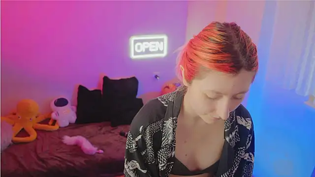 Snapshot of Bloom-fairy chatting on February 24, 1:42 pm Bloom-fairy online show from February 24, 1:42 pm