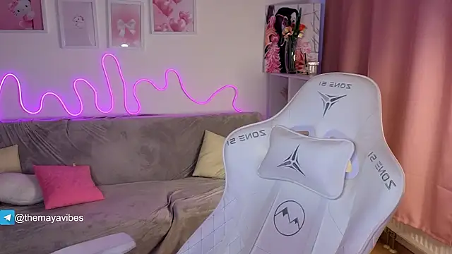 Maya Rave online show from February 3, 6:40 am