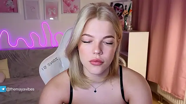 Maya Rave online show from February 5, 3:22 am