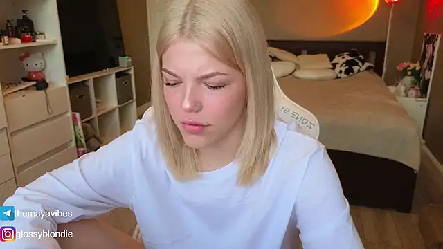 Maya Rave online show from April 14, 3:23 am