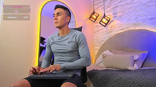 Aron Bolt online show from March 29, 5:02 pm