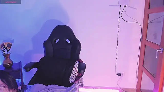 Snapshot of haanna_thompsoon chatting on December 10, 8:38 pm haanna thompsoon online show from December 10, 8:38 pm