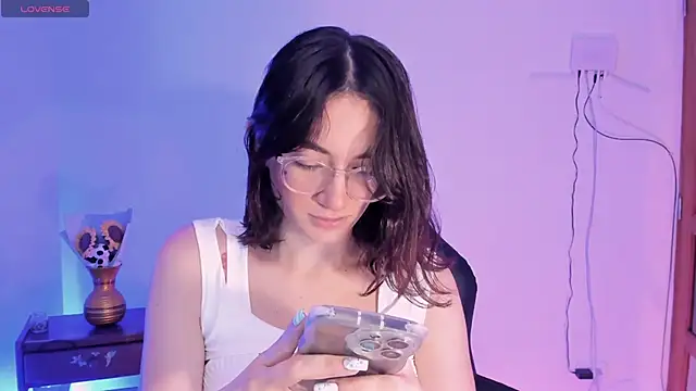 Snapshot of haanna_thompsoon chatting on December 27, 6:42 pm haanna thompsoon online show from December 27, 6:42 pm