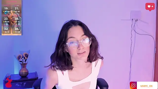 Snapshot of haanna_thompsoon chatting on December 27, 9:43 pm haanna thompsoon online show from December 27, 9:43 pm