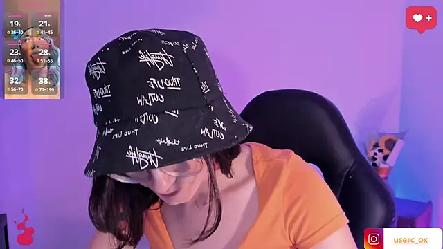 Snapshot of haanna_thompsoon chatting on February 25, 10:29 pm haanna thompsoon online show from February 25, 10:29 pm